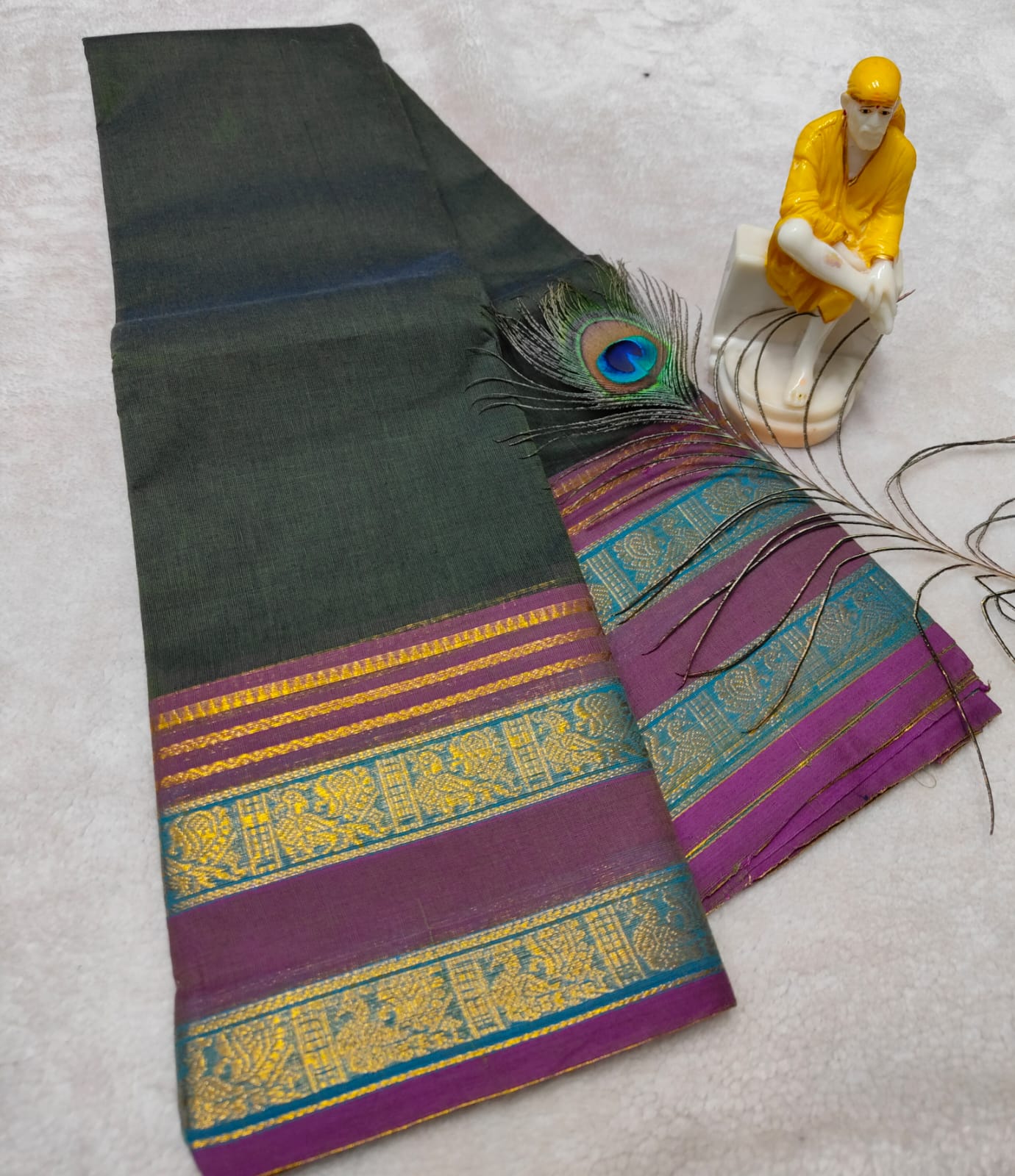 Elegant Loom